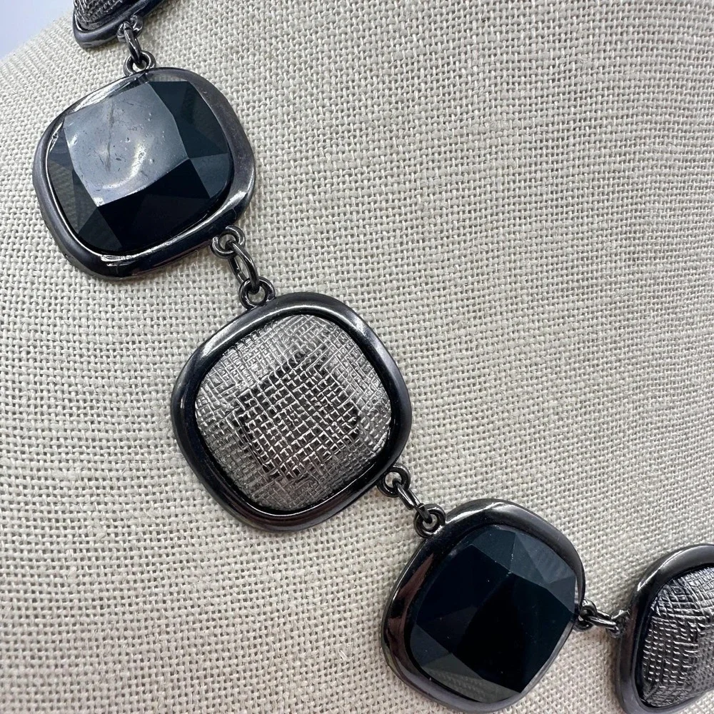Vintage Gunmetal Tone Black Faceted Acrylic‎ Mesh Pillow Station Collar Necklace
